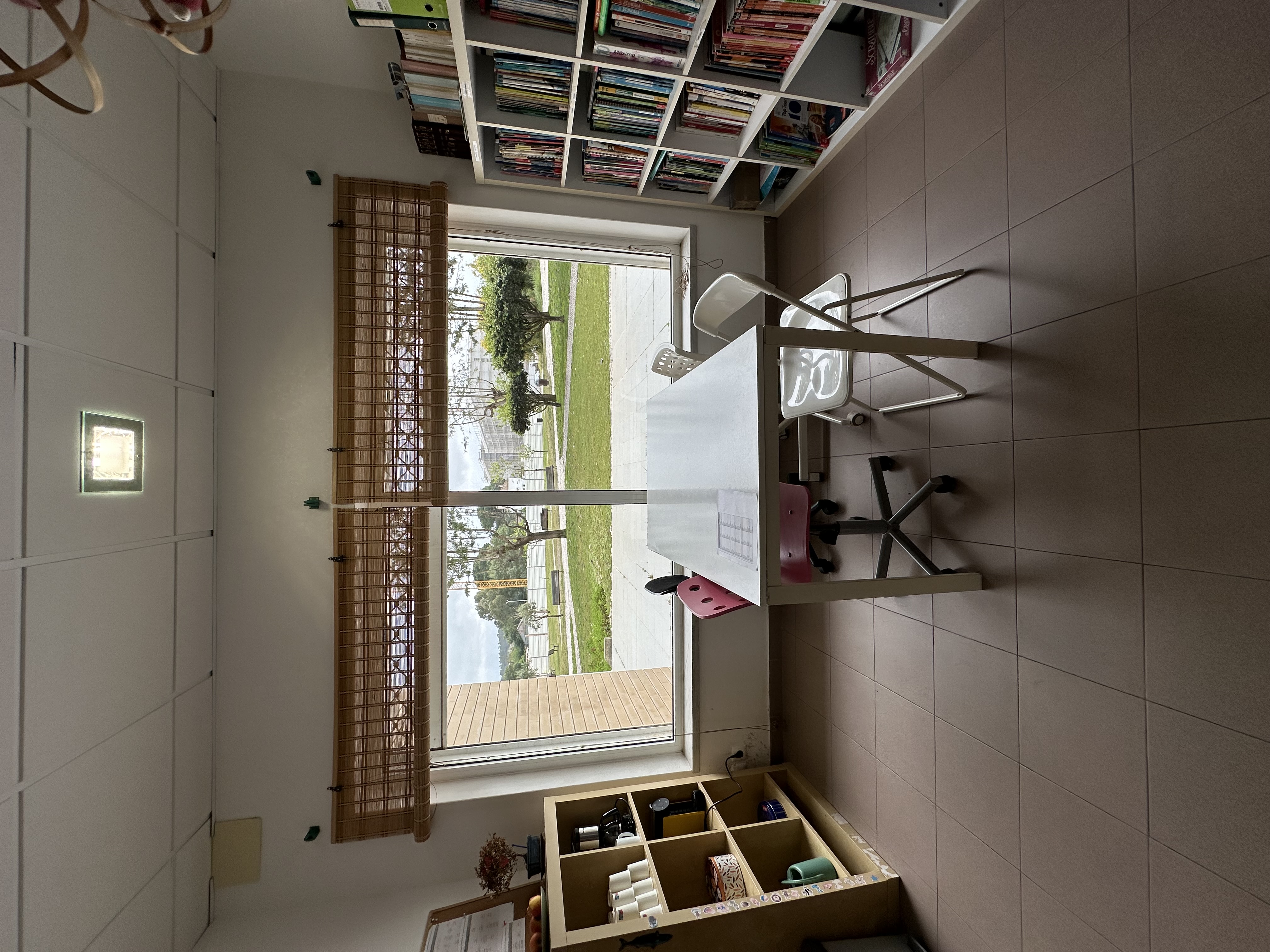 Biblioteca e zona de leitura
